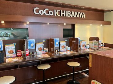 カレーのいい匂いが漂う店内・・・！
カレー好きの方必見◎まかないあり☆彡


