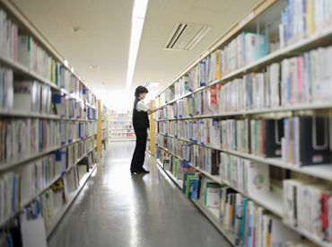 図書館でお仕事するのが初めての方も
先輩スタッフがサポートしますので
安心して勤務できる環境です!
ぜひ一緒に働きましょう!