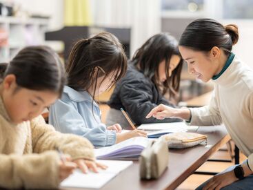 学生や主婦さんがメインで活躍★
他校の友達ができるチャンスかも?!
部活・サークルやゼミの予定も考慮◎安心＆楽しい職場です＊