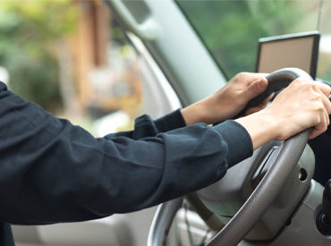 お持ちの資格を活かしませんか？
不安がある方も大丈夫！
まずは先輩の車に同乗し、
少しずつ慣れていけますよ！
※イメージ写真