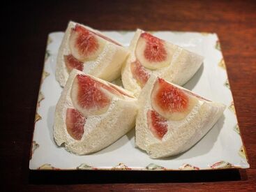 Lounge K ＼未経験歓迎／
◆新宿駅直結で通勤ラクラク♪
◆髪型・髪色・ネイル・ピアスなど
→オシャレも楽しみながら働けます♪