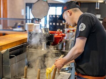 初バイト・飲食未経験など大歓迎！丁寧にフォローしていくので安心◎近くに先輩が常にいるので気軽に質問もできちゃいます！