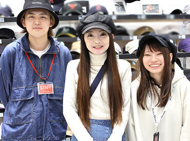 Flava HAT リンクス梅田4F店 様々な帽子が沢山☆彡
オシャレ好きにはたまらない空間です!!
毎日ワクワクしながら働けます♪