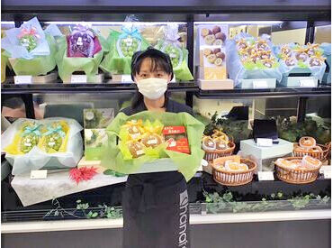 hanafru 高松三越店 基本的には平日のみのシフト体制！！
土日にどうしても働きたい…そんな方は、一度ご相談ください♪