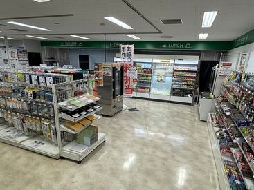 ≪学生さんのキャンパスライフをサポート!≫
お弁当、パン、文具、日用品、医療用機材、パソコン、白衣などを取り扱っています。