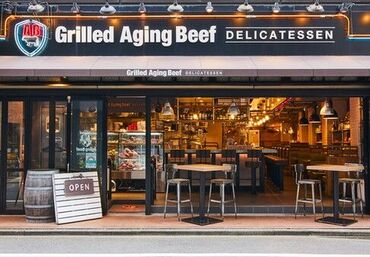 グリルド エイジング・ビーフ 神田淡路町店 美味しいまかない付♪楽しくコミュニケーションを取りながら食べられます!スタッフ同士仲のいいアットホームな雰囲気です☆
