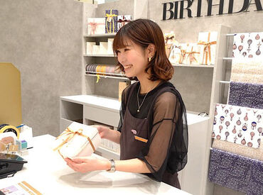 BIRTHDAY BAR　アトレ松戸店 店内には"カワイイ"が勢揃い♪なんと当社、1500点のアイテムを扱ってるんです。新商品が続々登場するから、毎日が新鮮！