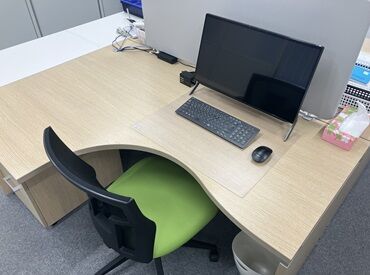 専用個人デスク完備！実際にお仕事を行うデスクです！
事務社員が丁寧にサポート！自分のペースで仕事ができる環境です◎