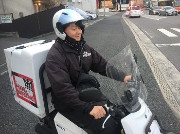 ピザ・ロイヤルハット安佐北店 未経験スタートが多数！
近くででサポートしますので
バイトデビューでもご安心ください◎
華美でなければ、髪型も自由★