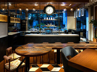 THE FRONT ROOM（ザ・フロントルーム）/261a HUGE初となるカフェ業態
丸の内ビルディング内に登場
気軽に寄れる場所で通勤も◎