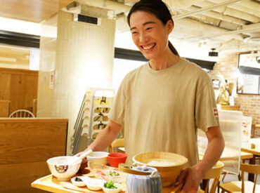 \こんにちは♪/
私たちは"ホッとしてしまう"
居心地の良さにハマっちゃいました★
ぜひ1度お店へ話を聞きにきてください◎