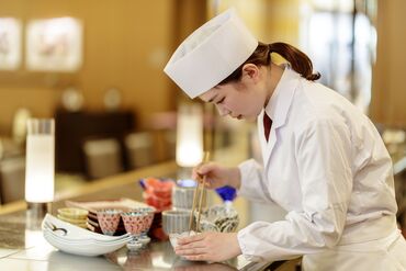 テラスダイニング SunCity宝塚 “食”を通した
あたたかいおもてなしで
お客様の安心＆充実した
生活を支える一員に♪＊