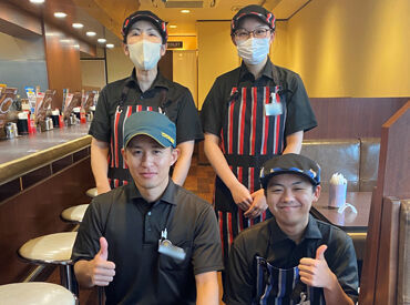 カレーハウスCoCo壱番屋静岡小黒店 スポーツ好きな若い店長さん♪
プライベートでもご飯にいくほど仲が良い職場です＊
女性活躍中！学生は7名在籍しています！