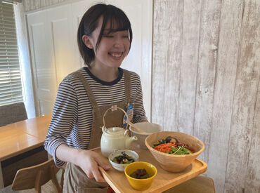 \こんにちは♪/
私たちは"ホッとしてしまう"
居心地の良さにハマっちゃいました★
ぜひ1度お店へ話を聞きにきてください◎