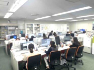 共有の休憩スペースもあり！
和気あいあいとした雰囲気で
スタッフ同士も仲が良く、業務外でも
会話を楽しんだりしています★