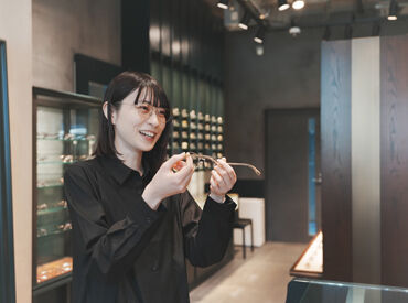 金子眼鏡店　エミテラス所沢店 ＼こんな方大歓迎です！／
◎経験者だけど、ブランクがある方
◎接客の経験がおありの方