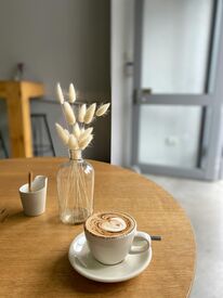 ゚*。☆ NEWスタッフ募集 ☆。*゚
20~30代staff活躍中♪
お洒落カフェ店員★
カワイイ制服貸与
未経験でもOK!
車通勤も可能◎