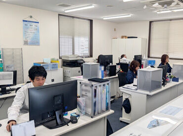鍋清株式会社（勤務先：鍋清グローリー株式会社 蟹江工場） 残業が発生してしまう…という際は
上司の許可を必要とするなど、
会社全体で「残業ナシ」が基本。
終業後の予定が立てやすい♪