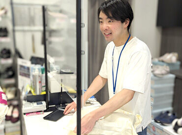 イオングループの靴屋さん♪
行き帰りや休憩時間に、
他の店舗でショッピングも◎