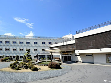 ホテル奥久慈館 ＼* アナタらしく働ける！ *／
幅広い年代のスタッフが活躍★
だからこそ、「スタッフの働きやすさ」を大切にしています