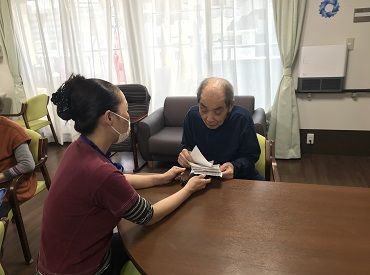 日勤介護スタッフ 介護というより見守りメイン 仕事手伝ったろか とスタッフを気遣ってくれるような自立度の高い利用者様ばかり
