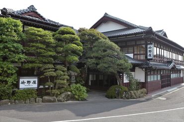 竹野屋旅館 快適に働けるとっても綺麗な館内です♪
スタッフ同士の仲も良く、
困ったときはお互い助け合っています。