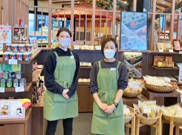 遠州森町パーキングエリア（上り線） ほとんどのスタッフが未経験からのスタートでした★
優しい先輩ばかりだから、いつだって気軽に相談もできちゃいます♪
