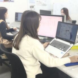 株式会社アップシェア 朝は10時～の勤務だから
家事を終えた後に出勤可能です！
残業もほとんどないので、
1日のスケジュールが組みやすい点も魅力♪