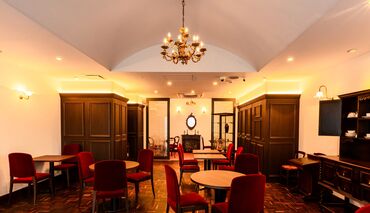 喫茶館BleuMontagne イギリスやフランスのアンティーク家具に囲まれた空間で仕事ができます♪