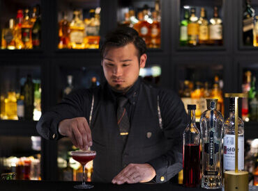 THE LIVELY BAR 東京麻布十番 カクテル作成などの本格スキルが間近で学べる！
好きや得意を活かしてお仕事しませんか★
チャレンジしたい方応援します♪