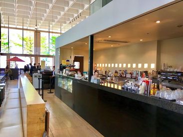 illy Bar（イリーバール） 霞ヶ関店 おしゃれ＆ゆったりくつろげる店内も大人気★
コーヒーの良い香りに包まれながらお仕事できますよ♪
駅チカで便利な立地です！