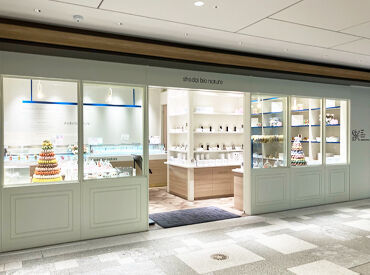 shodai bio nature 麻布台ヒルズ店 洋菓子の販売や陳列等をお任せいたします
丁寧な研修で未経験も安心
可愛い&美しいお菓子に囲まれて働けます