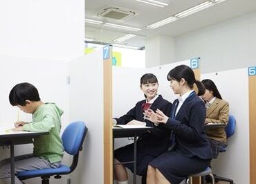 生徒2～3名に対して、先生1名の授業
緊張せず教えることができますよ◎