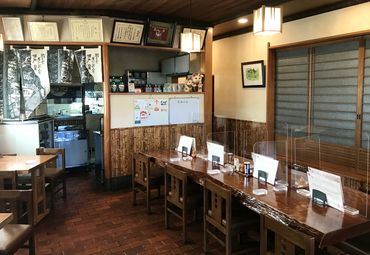 ゆったりとした落ち着いた空間に、
優しい店長が魅力です。
お客様は常連さんが多いので
未経験さんも優しく見守ってくれます◆