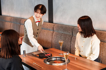 人気の焼肉屋だから、お客様から直接"ありがとう"の言葉をいただく事も…
デート、記念日、お仕事利用様々で落ち着いた雰囲気♪
