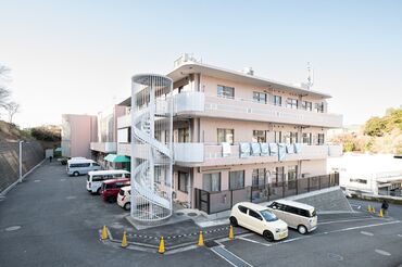 ＜1勤務で1万5000円♪＞
高日給だからやりがいバツグン★
身体介助もほとんどないので、業務の負担も少ないです！