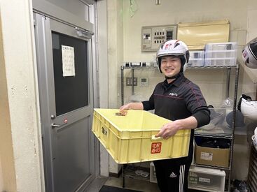 <<性別問わず活躍中◎>>
まずは明るい笑顔&元気な挨拶ができればOK♪
楽しく働きたい人は「銀のさら」へいらっしゃい☆