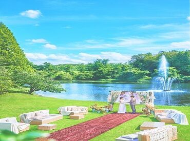アマンダンヴィラ ≪憧れのブライダルバイト!≫
ガーデンを満喫できる素敵な空間で、お客様の幸せな1日をお手伝いするお仕事♪