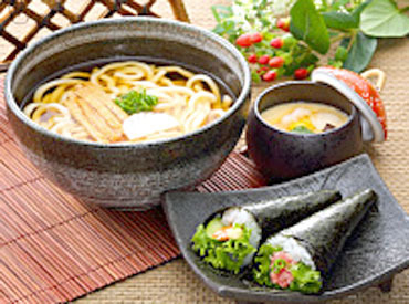 ★あたたかい仲間がたくさんいるお店★
丁寧なサポート体制で、未経験さんも安心♪
分からない点は何でも聞いて下さい◎
