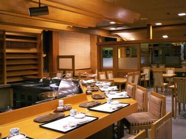 天婦羅ほり川　ホテルニューオータニ店 落ち着いた店内◎コース料理が中心です。
お座席数は個室3室を含め、88席となります。