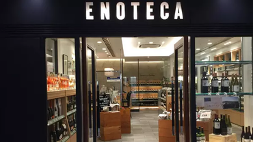 ワインショップ・エノテカ 仙台藤崎店 世界中のワインを取り揃えています♪
中にはレアなヴィンテージワインも…
ワインの知識は今後の生活で役立つこと間違いなし！
