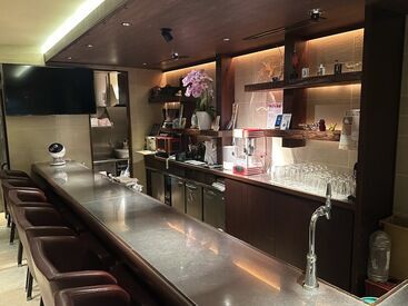 お洒落なバーでのバイト…
友達に自慢したくなっちゃいますよね★
2店舗経営するオーナーが優しすぎる(♡ơ ₃ơ)/.:+