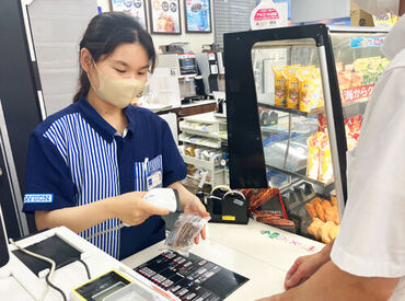 \夜勤はなんと高時給1530円/
早朝の方も大歓迎!
バーコードをピッと読み込んでお会計♪
未経験も簡単シンプルなお仕事です!