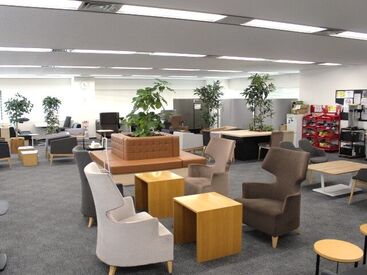 《カフェのような職場環境》
大型休憩室完備しています♪
福利厚生でネイルサロンが40％OFFなど！
池袋にも該当店舗があります◎
