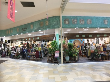MINT PACKAGE イオンモール苫小牧店 様々なブランドを扱うセレクトショップ♪
可愛い洋服、雑貨に囲まれながら働きませんか？
#髪型・髪色・ネイル・ピアス全て自由