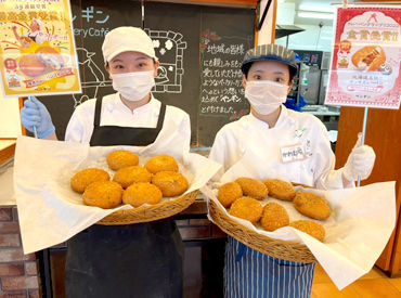 ペンギンベーカリー山鼻店 「春に向けてバイト探そうかな」
「小さいころ、パン屋さんを開くの憧れだったな」
こんな理由の応募もOKです！