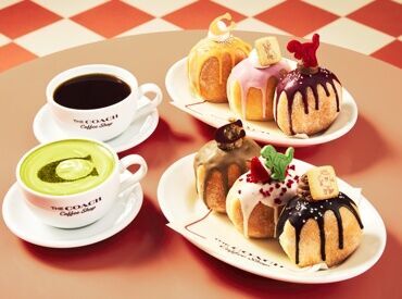 THE COACH Coffee Shop 木更津（三井アウトレットパーク内）※2025年夏OPEN予定※ 【COACH】はNY創立のグローバルファッションブランドです。
Cafeのグッズ販売や季節限定のフードメニューもあります。
