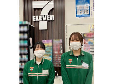 セブンイレブン 倉敷川入店 スタッフは得意分野を発揮して、お互いに助け合いながら働いています。「1人が皆のために、皆が1人のために」がモットーです！