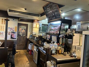 カウンターショーケースにお肉を陳列‼
お客様のオーダーを受けてからカットするから新鮮でおいしいお肉をご提供できます◎