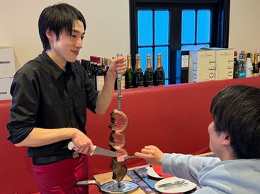 《未経験でも安心サポート》
スタッフが優しく丁寧に教えます♪教え合う環境も自然体で切磋琢磨しながら楽しんで働きましょう！